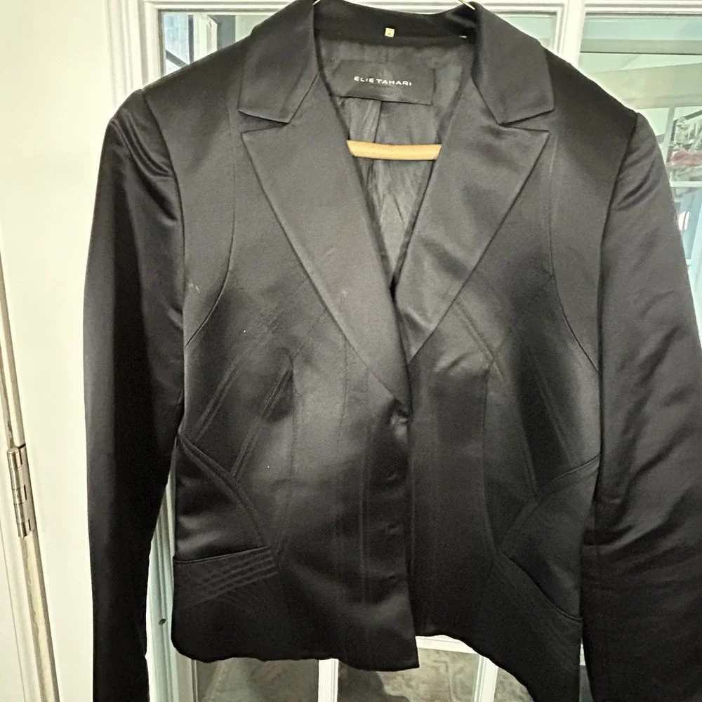Elie Tahari‎ 100% Silk Black Satin Cropped Blazer Medium Contoured Seams